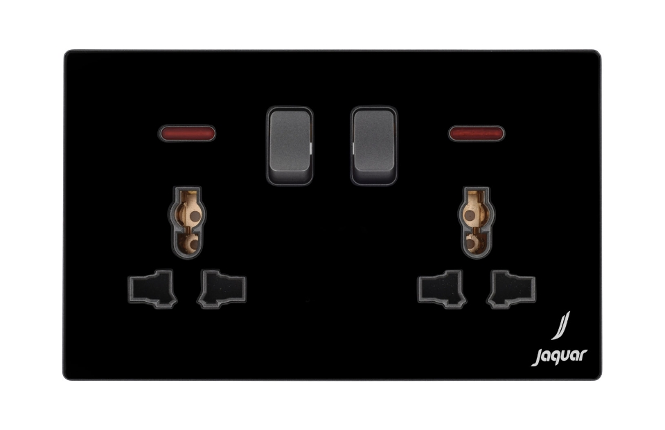 Picture of 13A Universal Switched Socket With Indicator